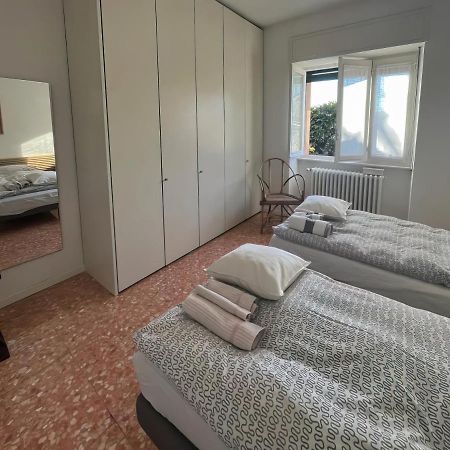 Willa Casa Vacanze Le Violette Brunate Zewnętrze zdjęcie