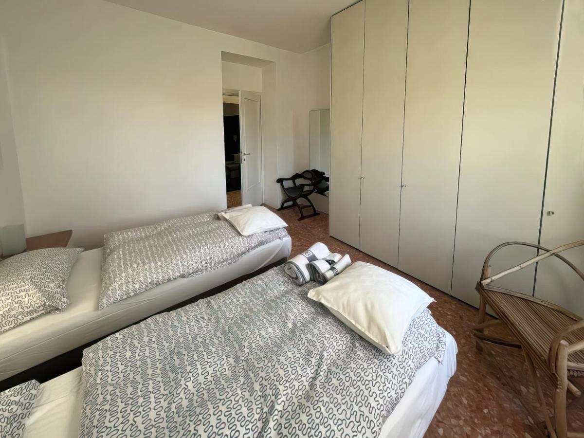 Willa Casa Vacanze Le Violette Brunate Zewnętrze zdjęcie