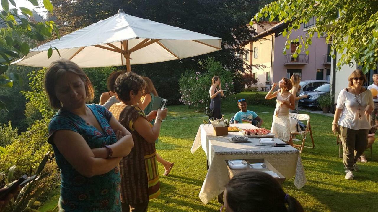 Willa Casa Vacanze Le Violette Brunate Zewnętrze zdjęcie